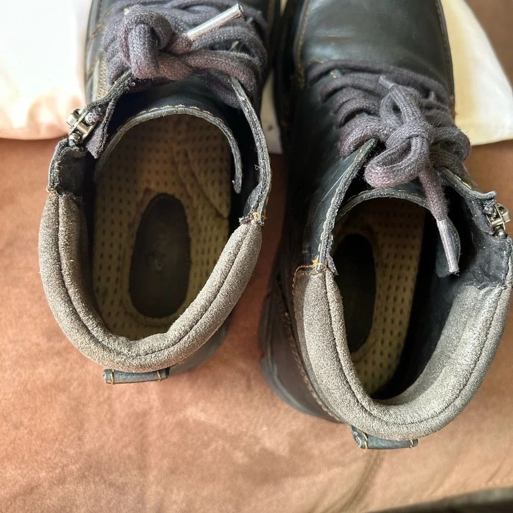 Born Men's Born Size 9 black Chukka Boots with Sturdy Leather
